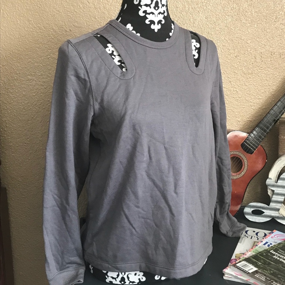 NEW SPORTS SWEATER